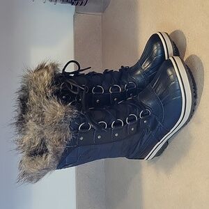 Sorel Tofino Black Quilted Boots Waterproof Faux Fur Women's size 6.5.